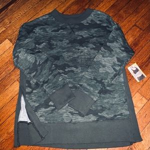 AVIA CAMO SPLIT HEM DARK GREEN SWEATSHIRT 💚😊